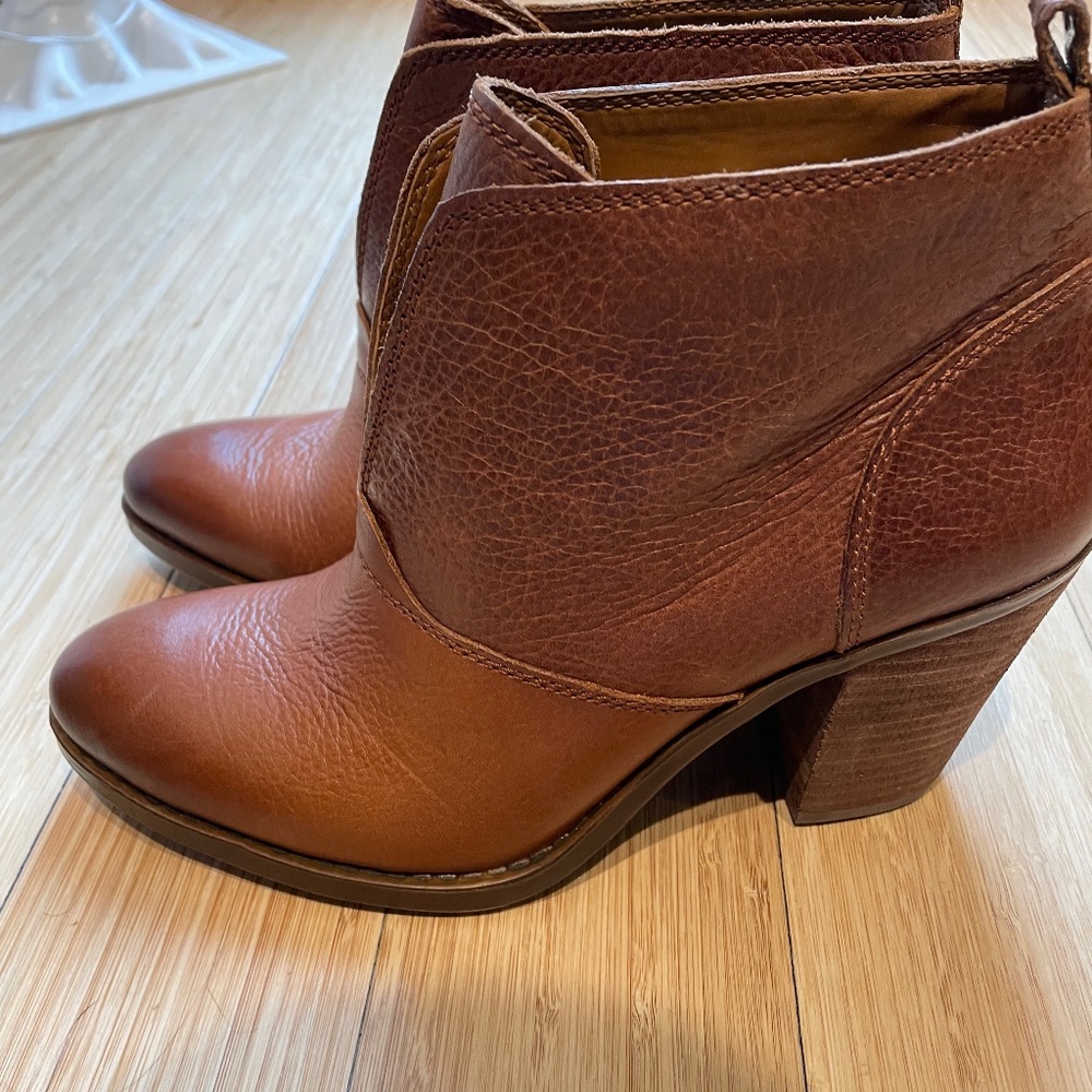 Lucky Brand Ehllen Ankle Boots Womens
